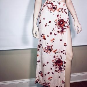 *NWT* “Illa Illa” Floral Blush Maxi Skirt